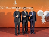 桃園市市長鄭文燦(中)、自由時報總經理程心煒(左)皆出席這場盛會。